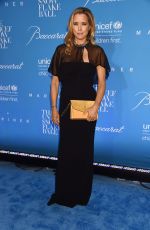 TEA LEONI at 12th Annual Unicef Snowflake Ball in New York 11/29/2006