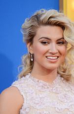 TORI KELLY at 