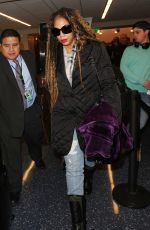 TOWANDA BRAXTON at Los Angeles International Airport 12/20/2016