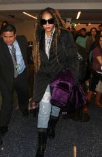 TOWANDA BRAXTON at Los Angeles International Airport 12/20/2016