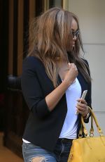 TYRA BANKS Leaves a Doctor