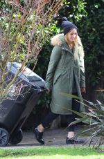 ASHLEE SIMPSON Outside Her Home in Sherman Oaks 01/23/2017