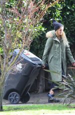 ASHLEE SIMPSON Outside Her Home in Sherman Oaks 01/23/2017