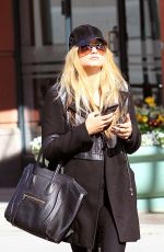 CARRIE UNDERWOOD Out and About in Beverly Hills 01/26/2017