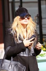 CARRIE UNDERWOOD Out and About in Beverly Hills 01/26/2017