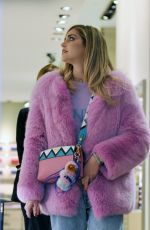 CHIARA FERRAGNI Shopping in Milan 01/16/2017