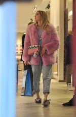 CHIARA FERRAGNI Shopping in Milan 01/16/2017