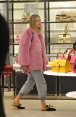 CHIARA FERRAGNI Shopping in Milan 01/16/2017