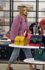 CHIARA FERRAGNI Shopping in Milan 01/16/2017