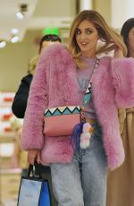 CHIARA FERRAGNI Shopping in Milan 01/16/2017