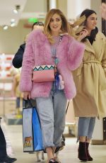 CHIARA FERRAGNI Shopping in Milan 01/16/2017