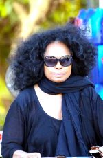 DIANA ROSS Shopping at Bristol Farms in Beverly Hills 01/29/2017