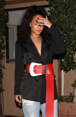 RIHANNA at Giorgio Baldi Restaurant in Los Angeles 12/20/2016 - fórum - starity.hu