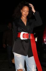 RIHANNA at Giorgio Baldi Restaurant in Los Angeles 12/20/2016 - fórum - starity.hu