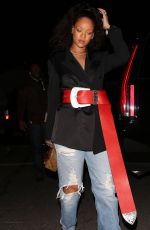 RIHANNA at Giorgio Baldi Restaurant in Los Angeles 12/20/2016 - fórum - starity.hu