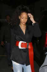 RIHANNA at Giorgio Baldi Restaurant in Los Angeles 12/20/2016 - fórum - starity.hu