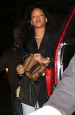 RIHANNA at Giorgio Baldi Restaurant in Los Angeles 12/20/2016 - fórum - starity.hu