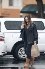 ELIZABETH OLSEN Out Shoping in Los Angeles 01/23/2017