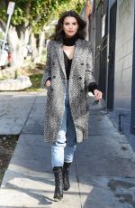 EMILY RATAJKOWSKI Out and About in Los Angeles 01/24/2017