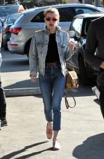 EMMA ROBERTS and Evan Peters Out for Lunch in Los Feliz 01/26/2017