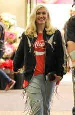 GWEN STEFANI Leaves Whole Foods in Beverly Hills 01/13/2017