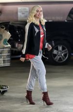 GWEN STEFANI Leaves Whole Foods in Beverly Hills 01/13/2017