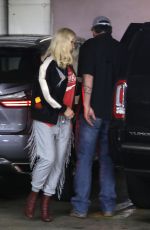 GWEN STEFANI Leaves Whole Foods in Beverly Hills 01/13/2017