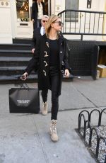 HAILEY BALDWIN Shopping at What Goes Around Comes Around in New York 01/16/2017