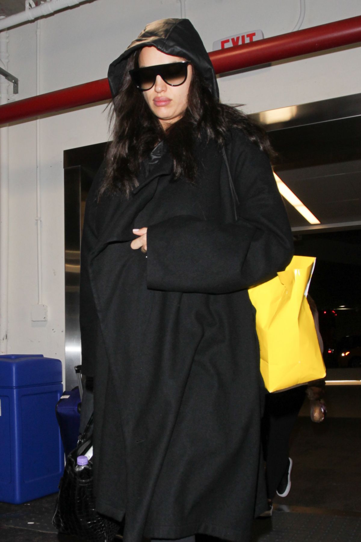 IRINA SHAYK at LAX Airport in Los Angeles 01/19/2017 IRINA SHAYK at LAX Airport in Los Angeles 01/19/2017