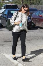 JENNIFER GARNER Out and About in Los Angeles 01/29/2017