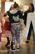 JENNIFER LOPEZ Shopping in Beverly Hills 01/13/2017