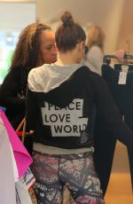 JENNIFER LOPEZ Shopping in Beverly Hills 01/13/2017