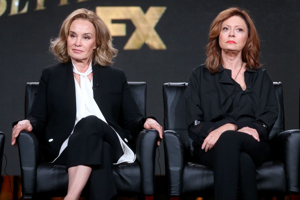 JESSICA LANGE and SUSAN SARADON at 2017 Winter TCA Panel in Pasadena 01/12/2017 JESSICA LANGE and SUSAN SARADON at 2017 Winter TCA Panel in Pasadena 01/12/2017