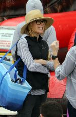 JULIE BOWEN Shopping at Farmer