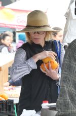 JULIE BOWEN Shopping at Farmer
