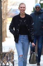 KARLIE KLOSS Arrives Back at Her Home in New York 01/16/2017