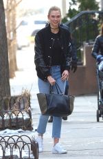 KARLIE KLOSS Arrives Back at Her Home in New York 01/16/2017