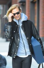 KARLIE KLOSS Leaves Her Apartment in New York 01/12/2017