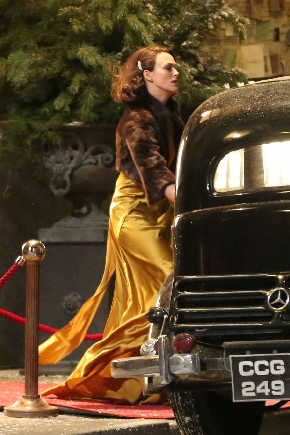 KEIRA KNIGHTLEY on the Set of KEIRA KNIGHTLEY on the Set of