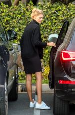 KELLY ROHRBACH Shopping at Bristol Farms in Beverly Hills 01/06/2017