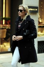 KELLY RUTHERFORD Out in Mialan 01/10/2017