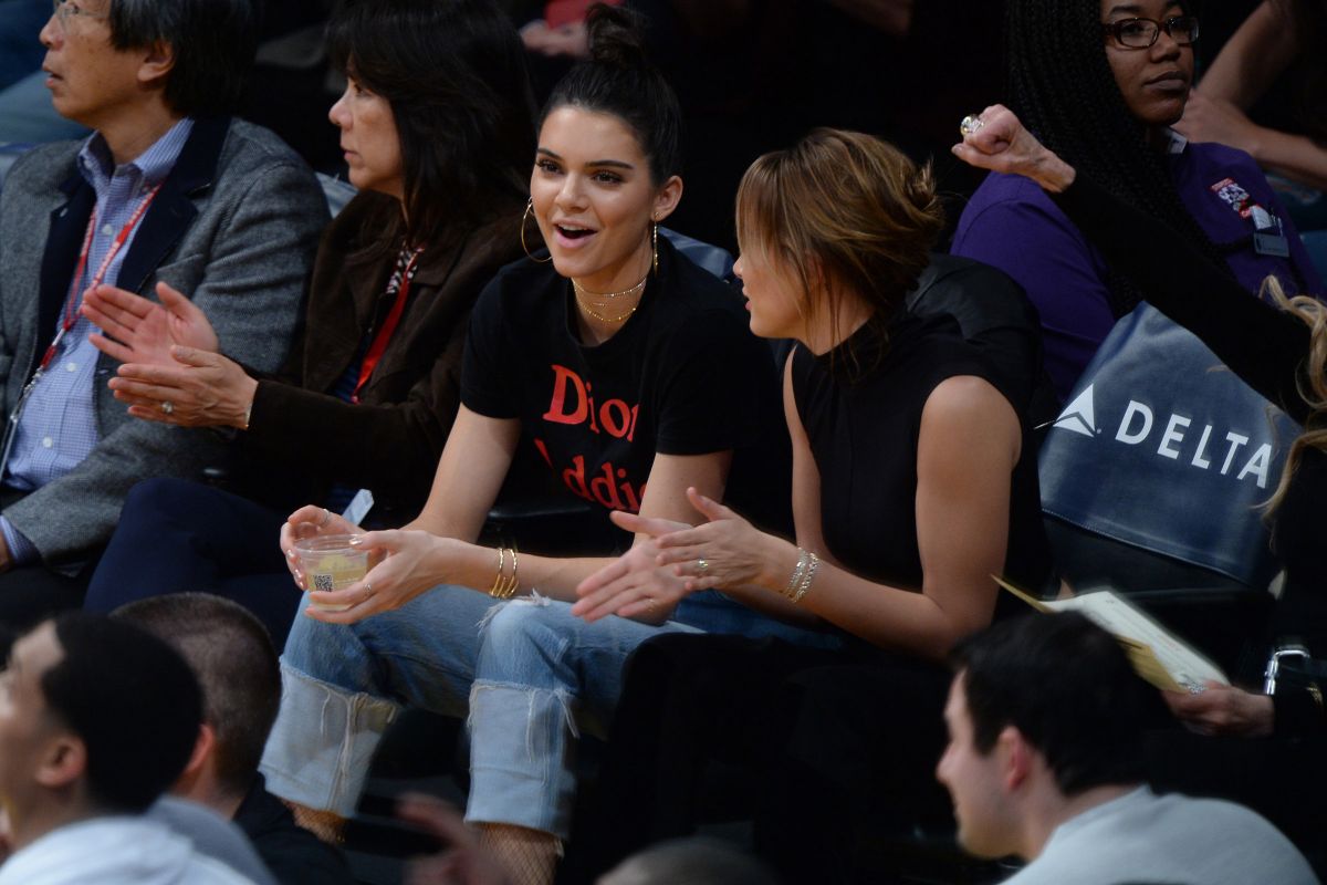 KENDALL JENNER and HAILEY BALDWIN at LA Lakers v Memphis Grizzlies Game ...
