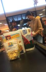 KENDALL JENNER Shopping at Pavilions Supermarket in Beverly Hills 29/12/2016