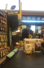 KENDALL JENNER Shopping at Pavilions Supermarket in Beverly Hills 29/12/2016
