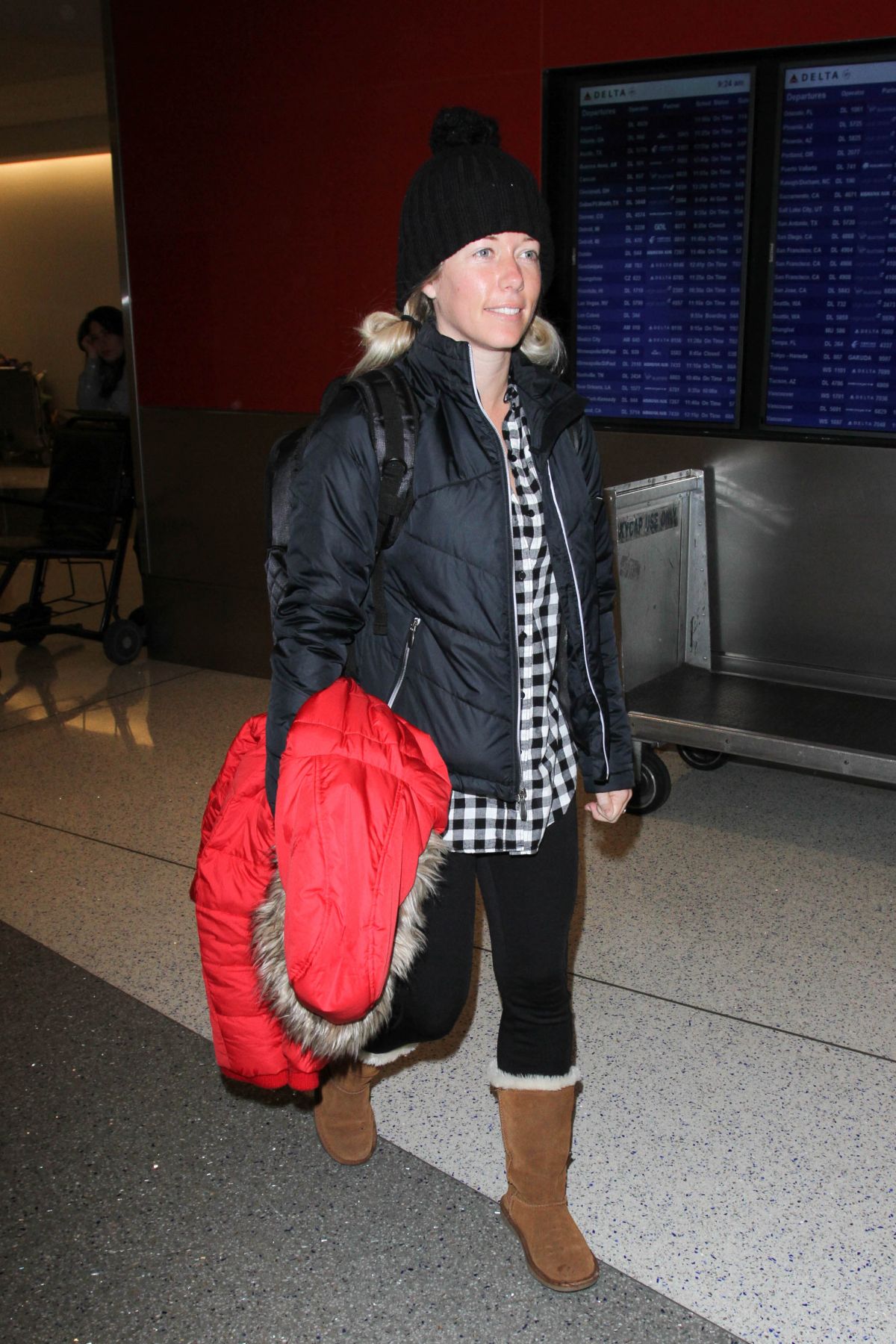 KENDRA WILKINSON at LAX Airport in Los Angeles 01/20/2017 KENDRA WILKINSON at LAX Airport in Los Angeles 01/20/2017