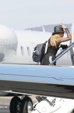 KHLOE KARDASHIAN Boarding a Private Jet in Los Angeles 01/26/2017