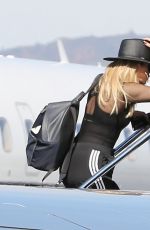 KHLOE KARDASHIAN Boarding a Private Jet in Los Angeles 01/26/2017