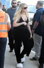 KHLOE KARDASHIAN Departing Costa Rica 01/30/2017