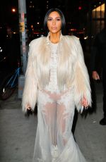 KIM KARDASHIAN and KENDALL JENNER Arrives on the Set of 