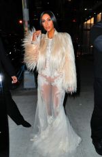 KIM KARDASHIAN and KENDALL JENNER Arrives on the Set of 